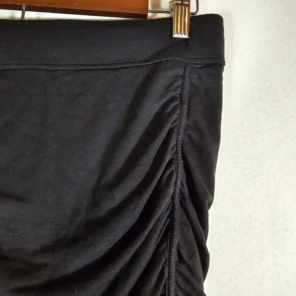 Athleta women's shorts, black, gently used, size Small, athletic fit - Picture 4 of 11